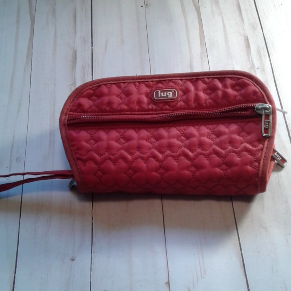Lug wristlet